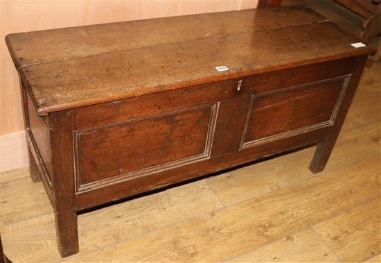 An oak coffer W.112cm